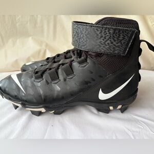 Nike‎ Charcoal and White High-Top Cleats